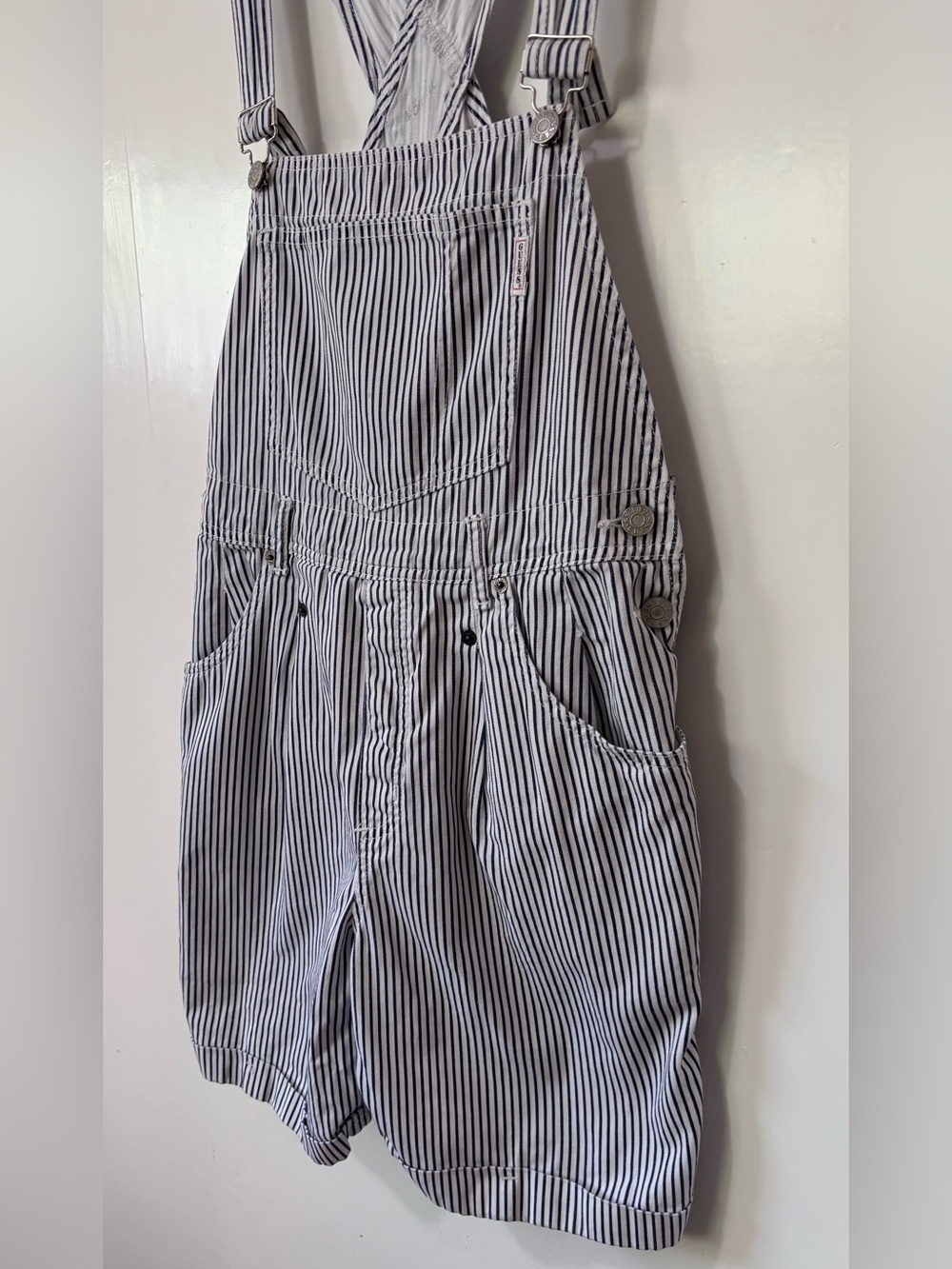 Guess| 1988 Vintage Navy & White Pinstriped Denim Overalls Cuffed Shorts Sz 4 - Picture 3 of 10
